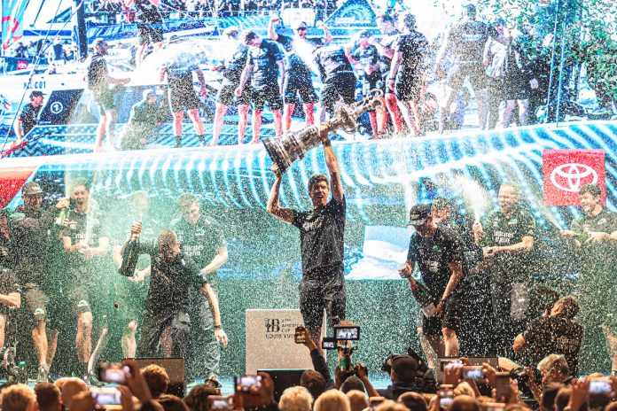 The Kiwis win the Americas Cup